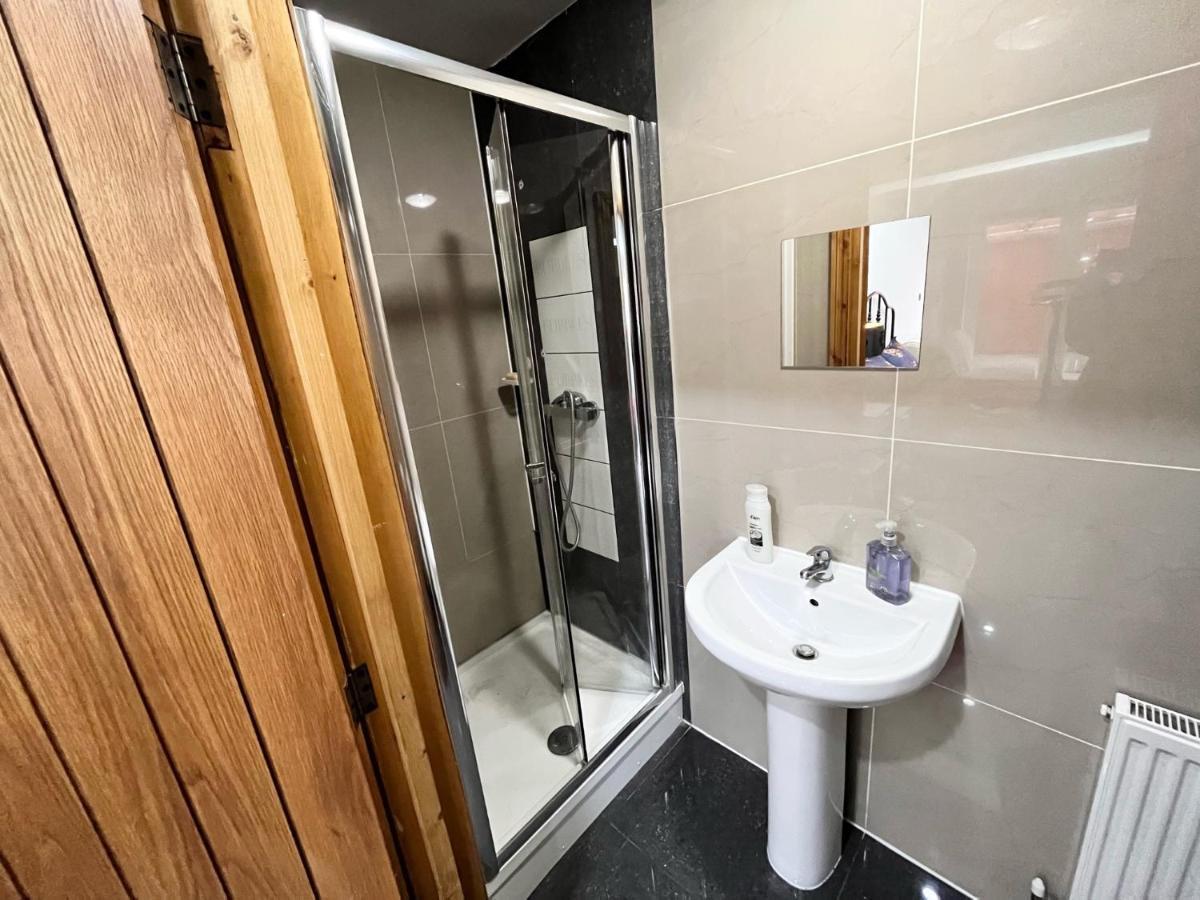 הייז Full Studio Near Heathrow Airport & London מראה חיצוני תמונה