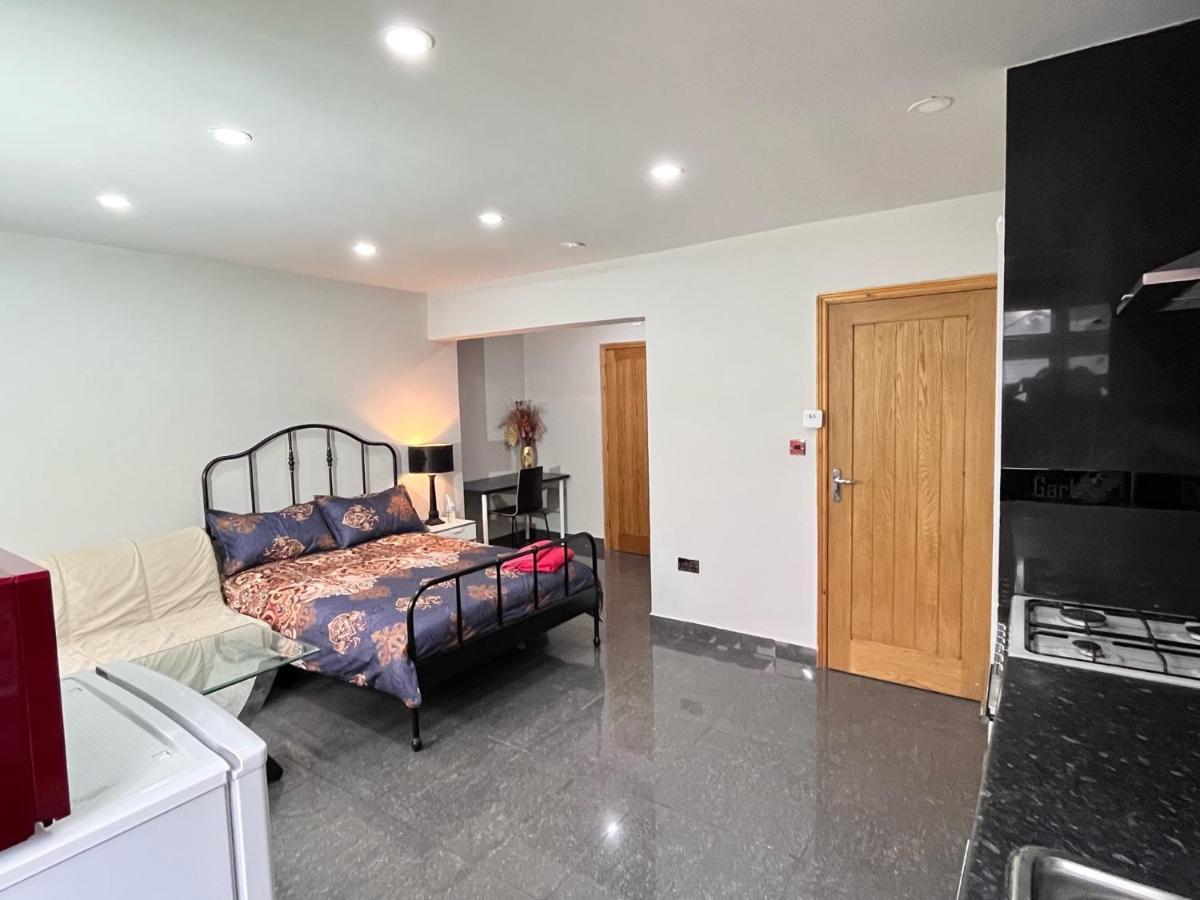 הייז Full Studio Near Heathrow Airport & London מראה חיצוני תמונה