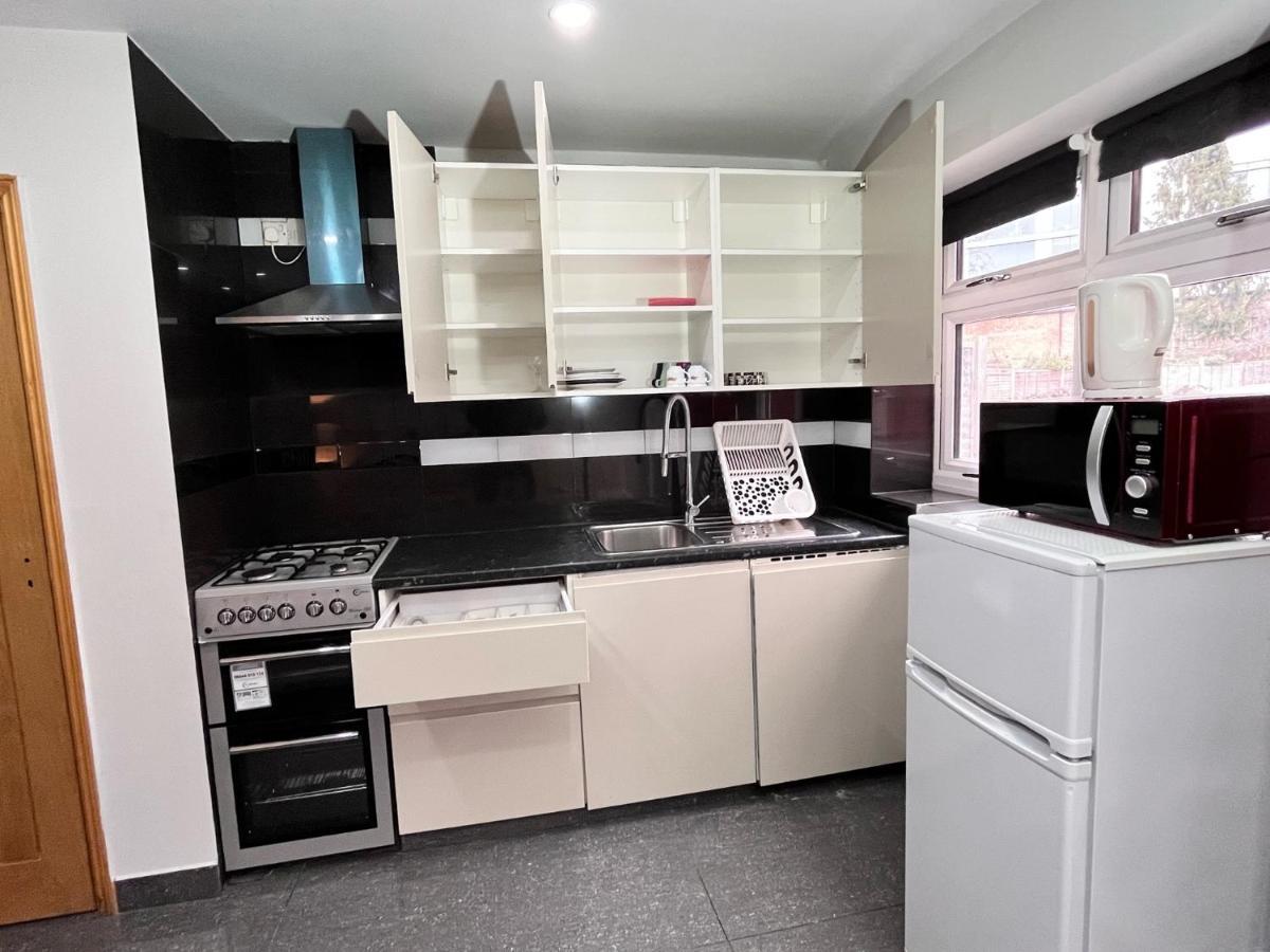 הייז Full Studio Near Heathrow Airport & London מראה חיצוני תמונה