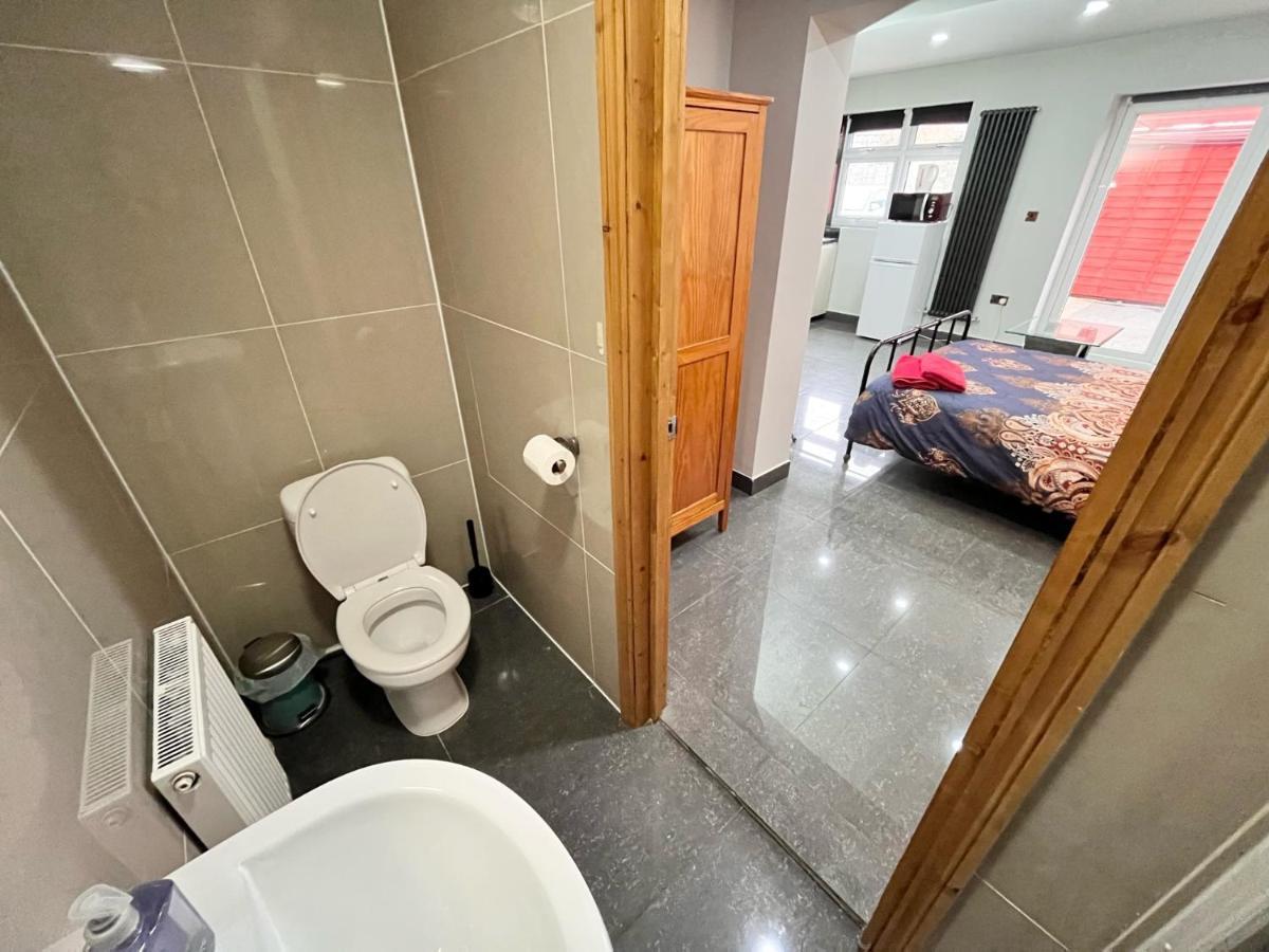 הייז Full Studio Near Heathrow Airport & London מראה חיצוני תמונה